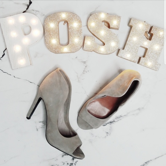 Vince Camuto Shoes - Vince Camuto Gray Suede Pumps